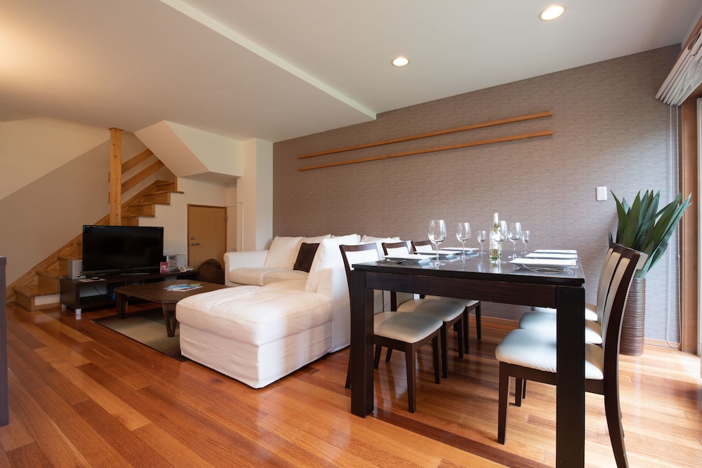 Unit 2, (3 Bedroom 2 Bathroom) photo 3