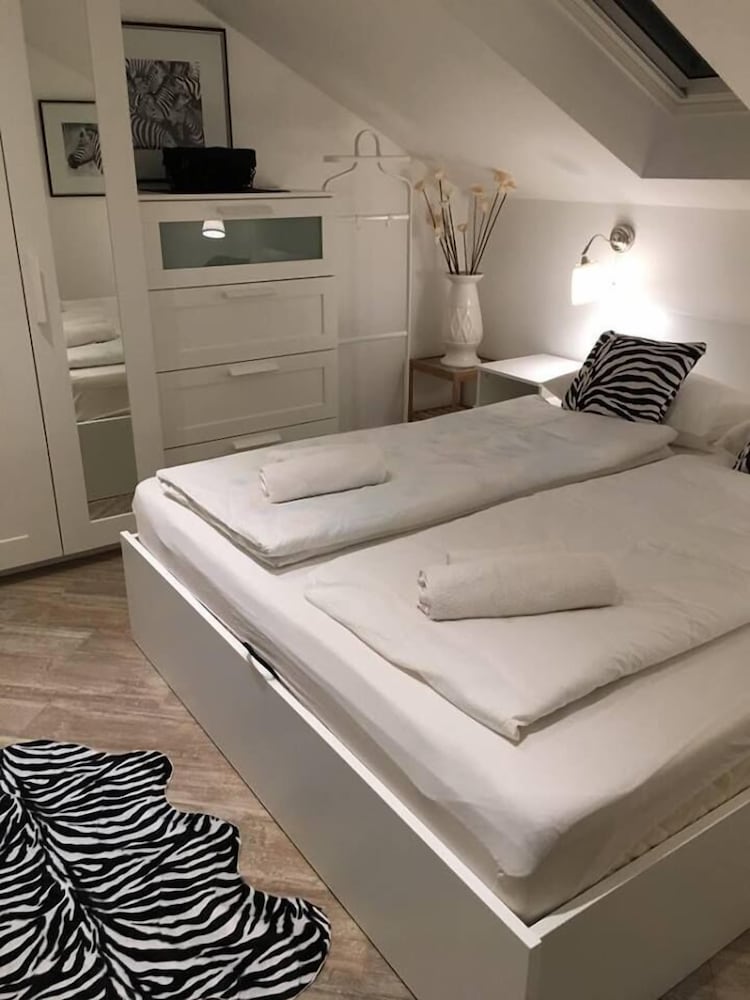 Apartment, 2 Bedrooms, Pool Access