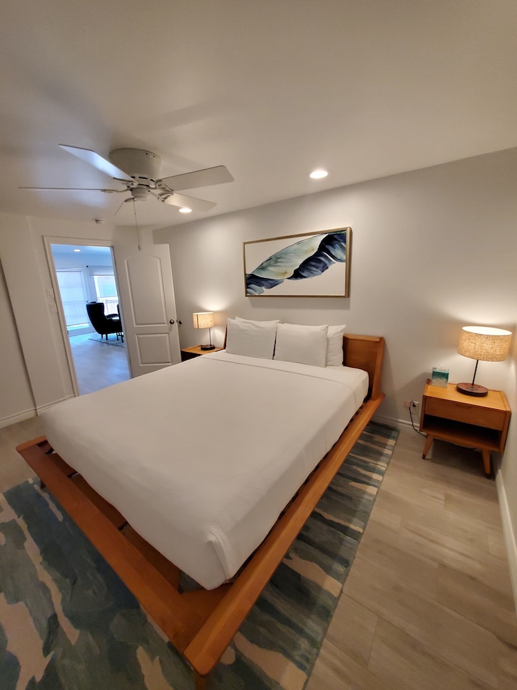 Comfort Suite, 1 King Bed, Kitchen