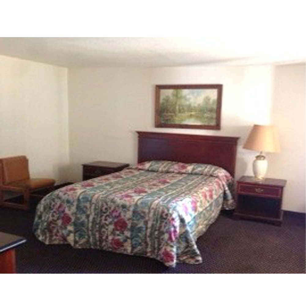 Standard Room, 1 Queen Bed photo 1