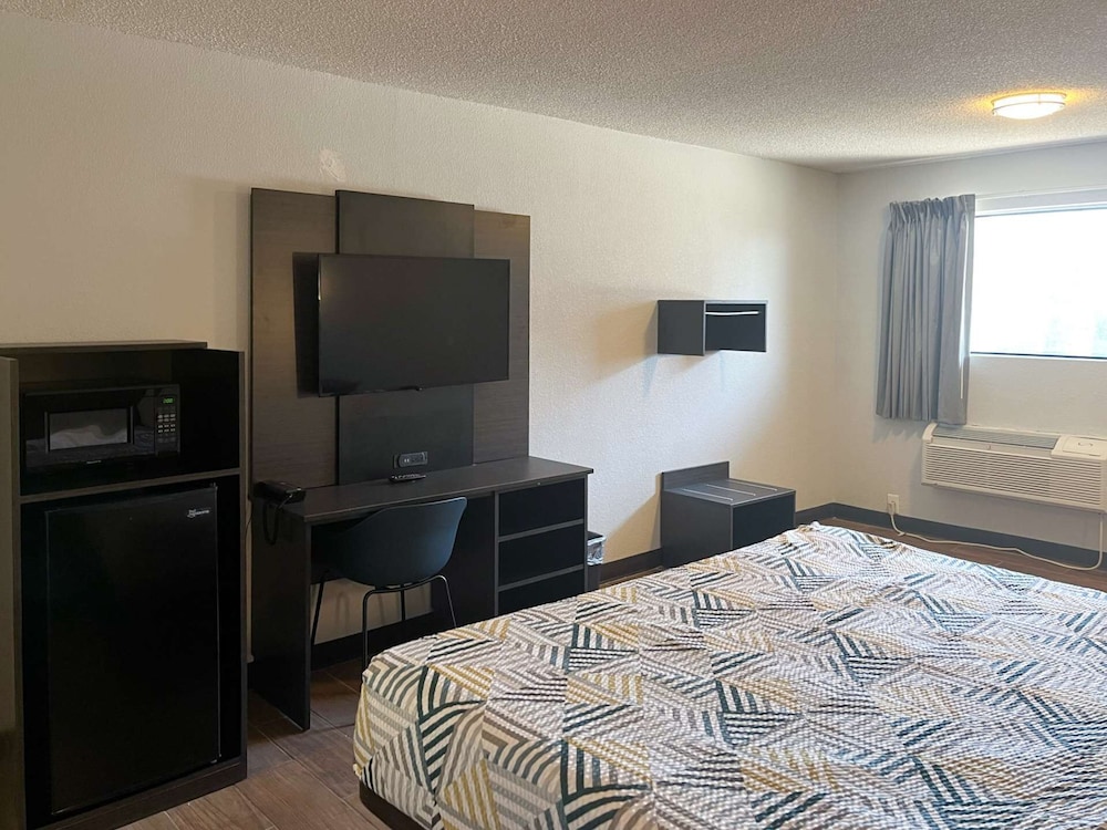Deluxe Room, 1 King Bed, Accessible, Non Smoking
