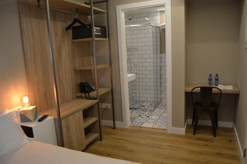 Economy Double Room, 1 Double Bed photo 3