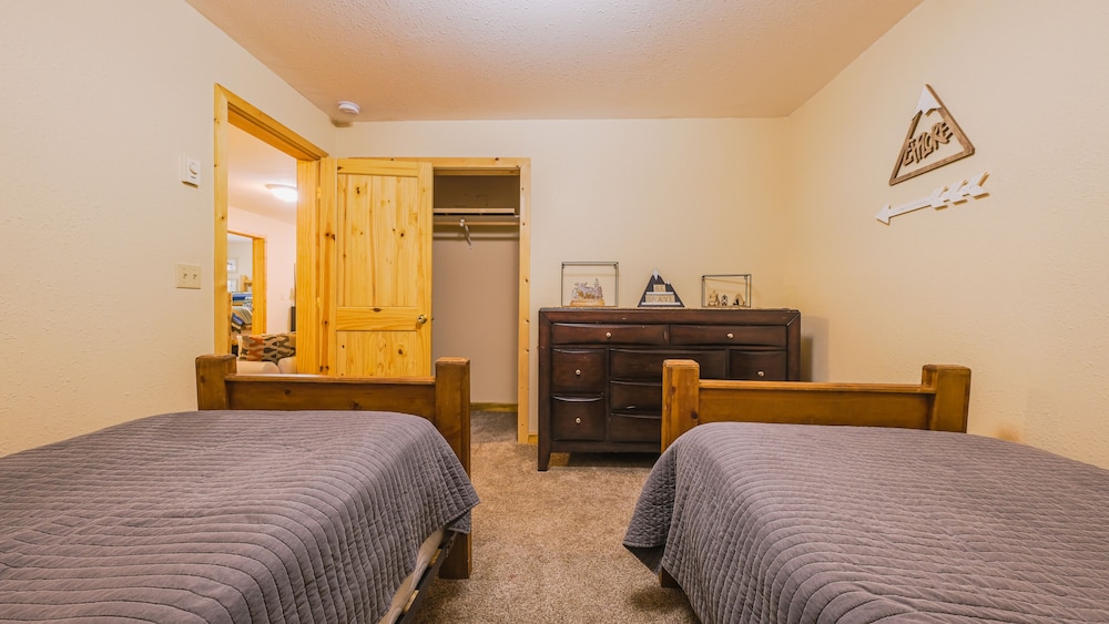 Cabin, Multiple Beds, Fireplace