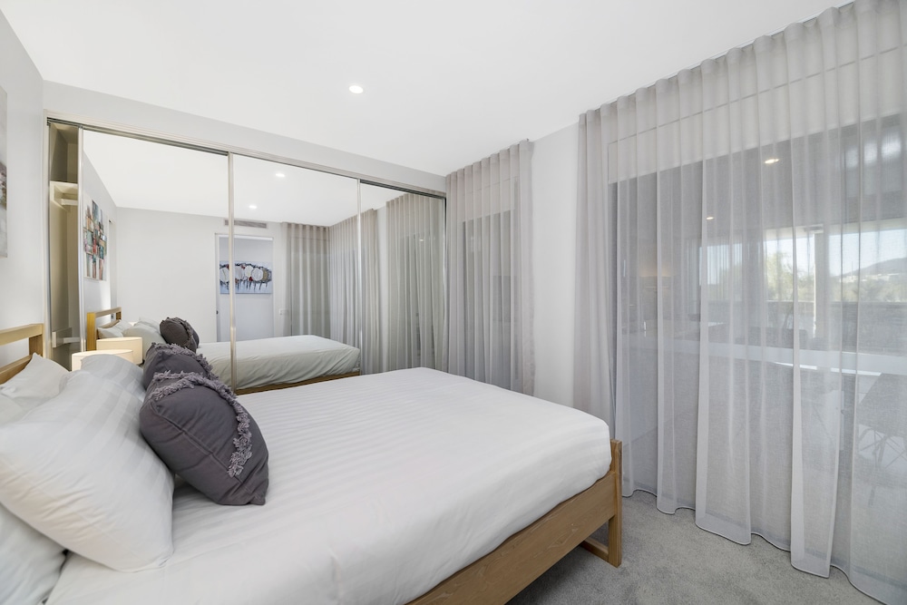 Business Apartment, 2 Bedrooms, Lake View photo 1