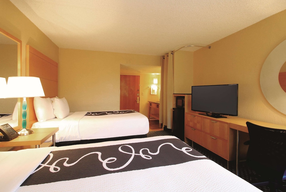Room, 2 Double Beds, Non Smoking - Photo 1