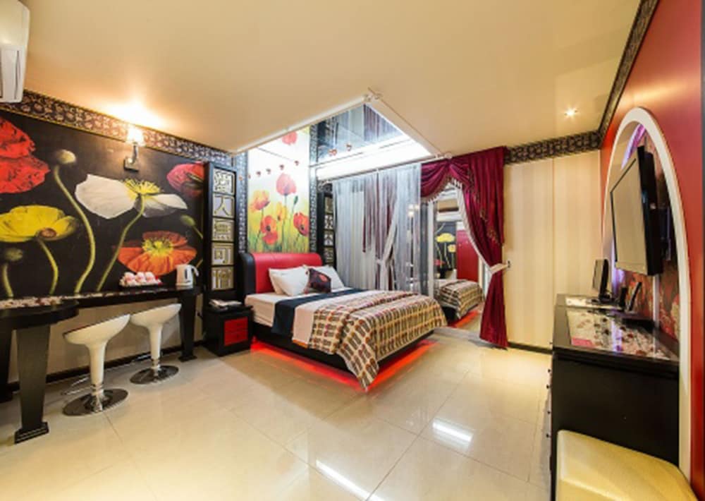 Deluxe Studio (World) photo 1