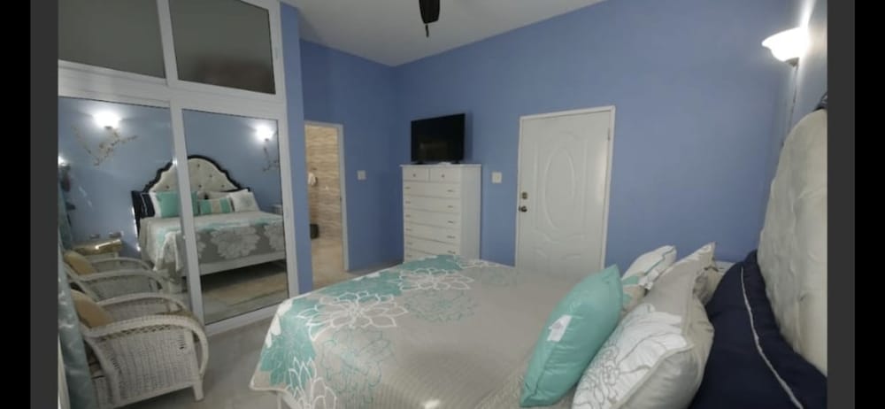Luxury Room, 1 Queen Bed photo 3