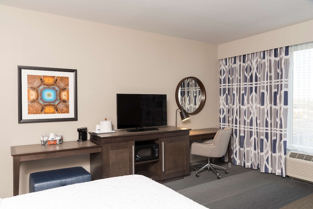 Room, 1 King Bed, Accessible (Mobility & Hearing, Roll-in Shower)