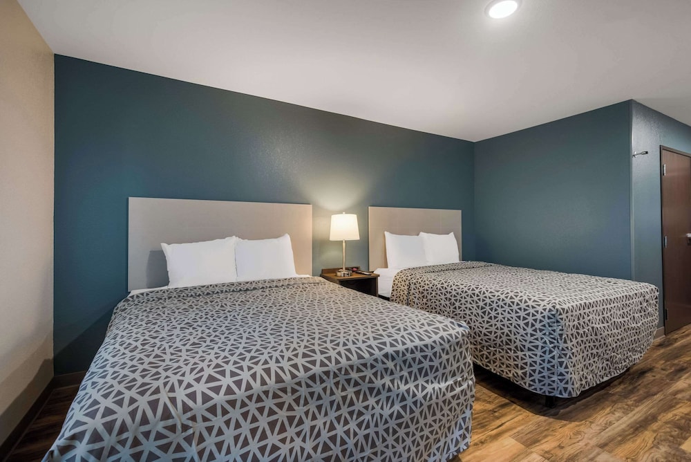 Room, 2 Queen Beds, Accessible, Non Smoking (Accessible Tub)