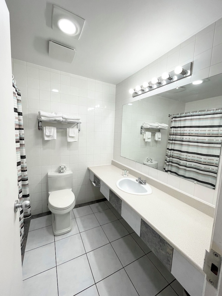 Room, 2 Queen Beds, Non Smoking (Efficiency) - Photo 8