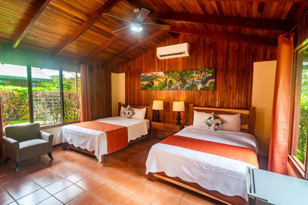 Standard Room, 2 Double Beds, Garden View photo 1