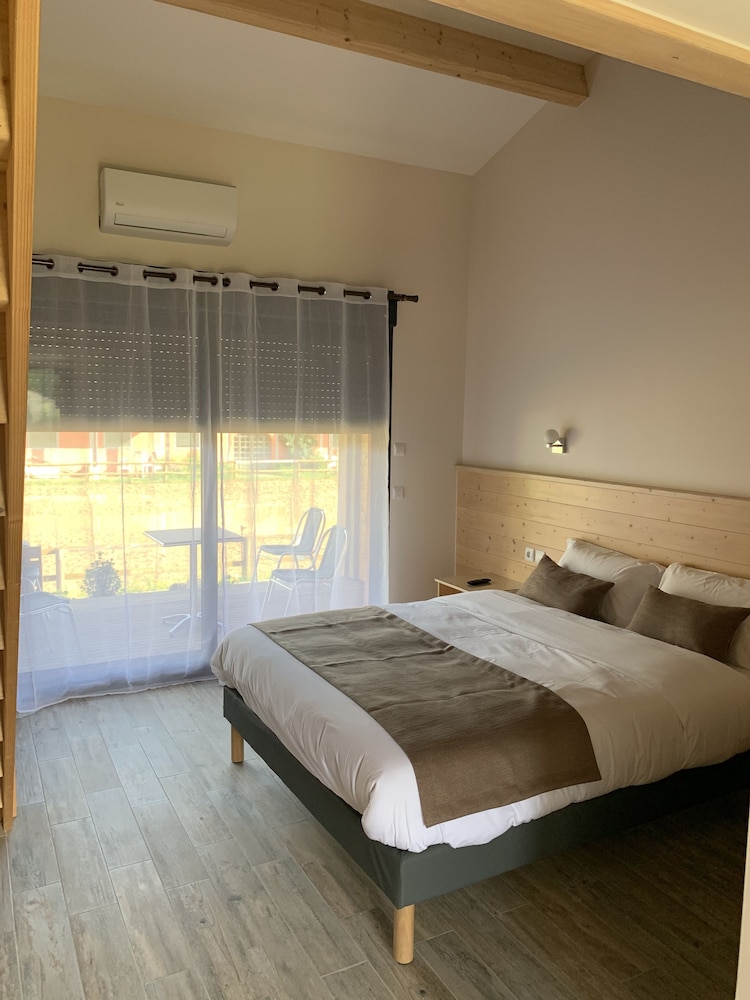 Quadruple Room, 2 Queen Beds photo 3