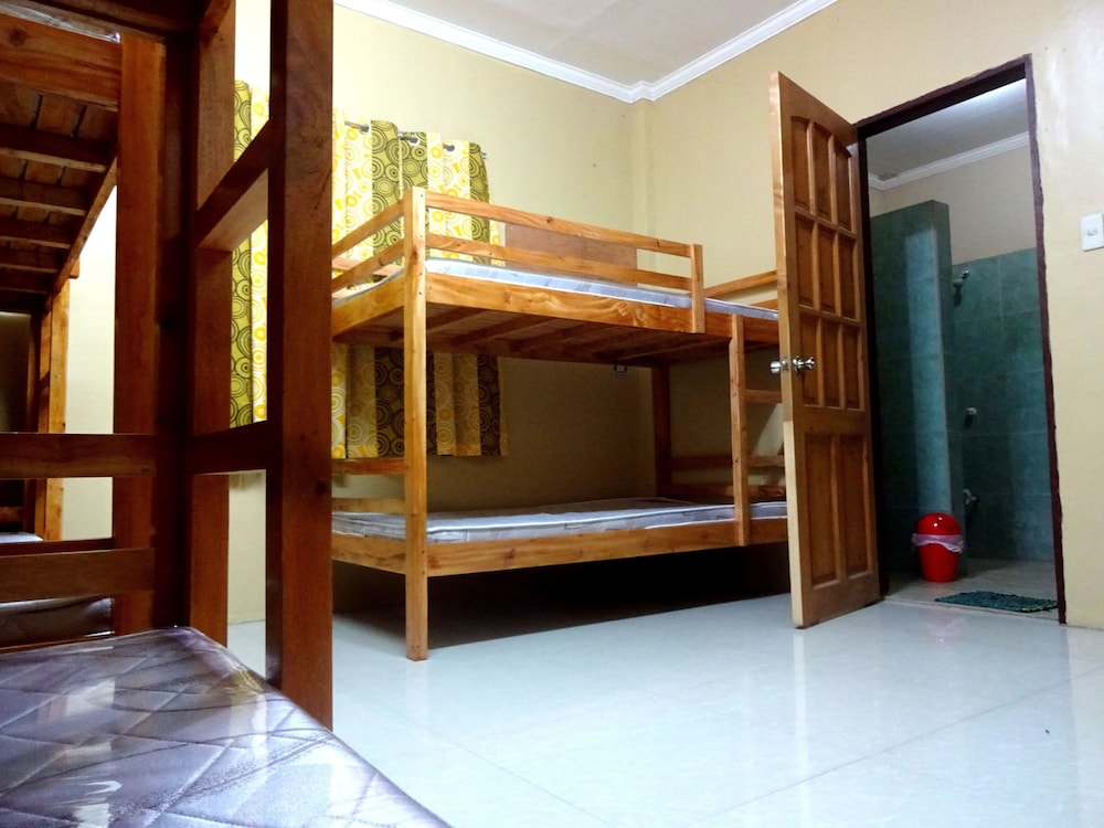 Room with Multiple Beds photo 1