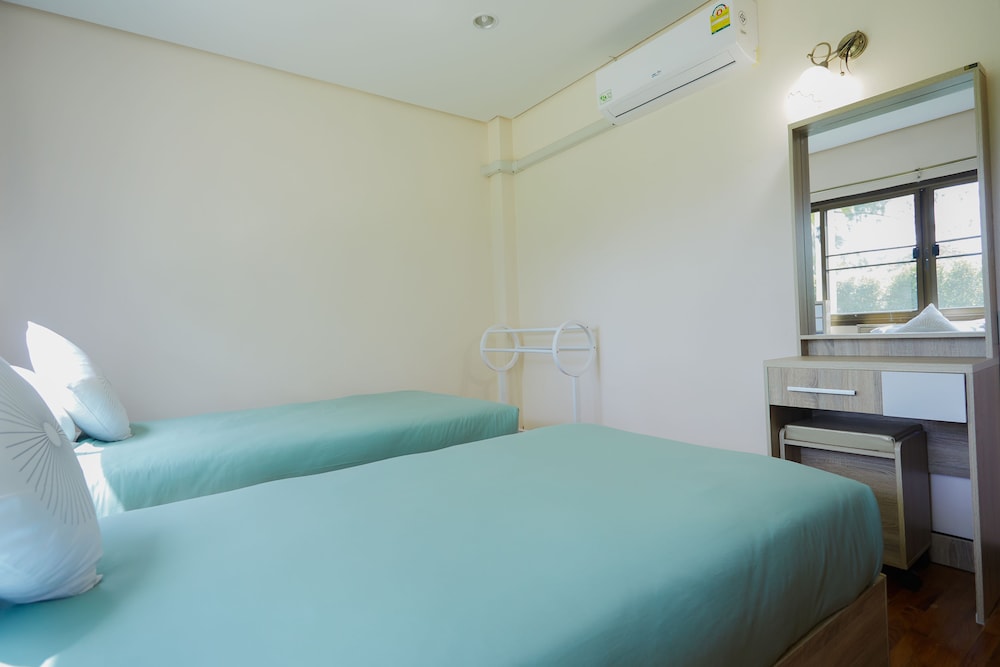 Family Room, 2 Bedrooms