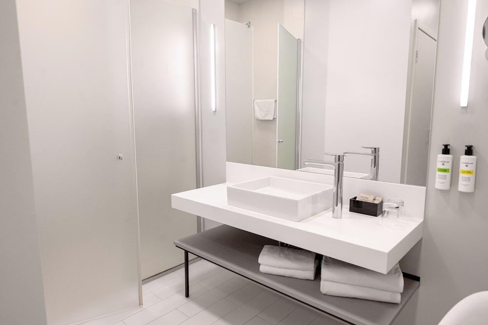 Deluxe Room, 1 King Bed, Park View - Photo 18