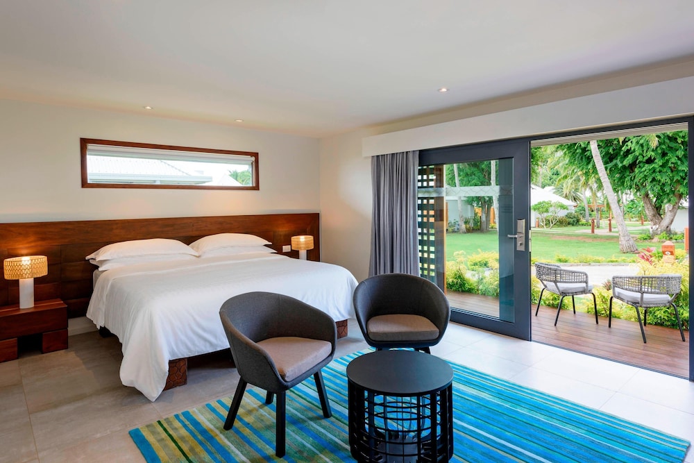 Room, 1 King Bed (Island View) photo 1