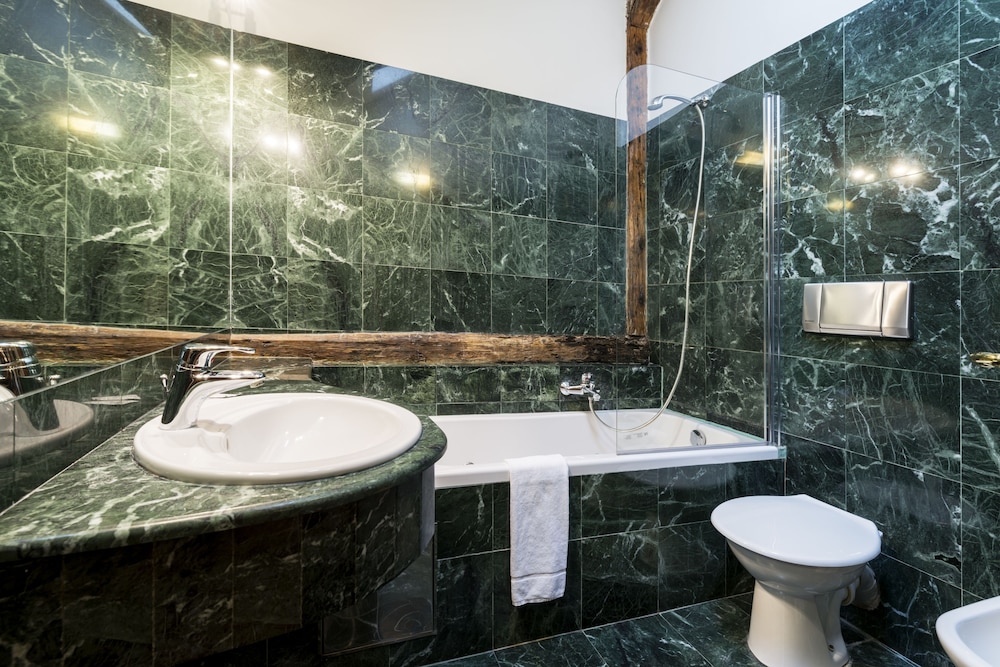 Romantic Duplex, Multiple Beds, Kitchenette, Mezzanine thumbnail 6