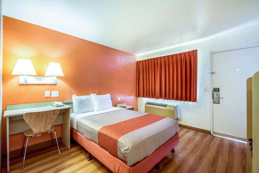 Standard Room, 1 Queen Bed, Non Smoking