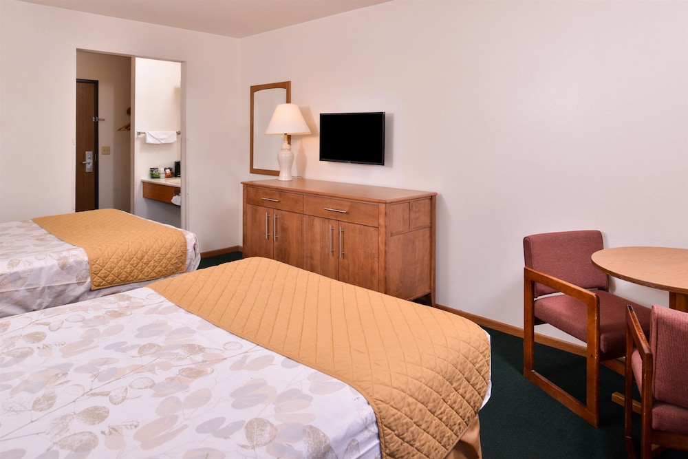 Room, 2 Double Beds, Non Smoking (Pet Friendly) photo 3