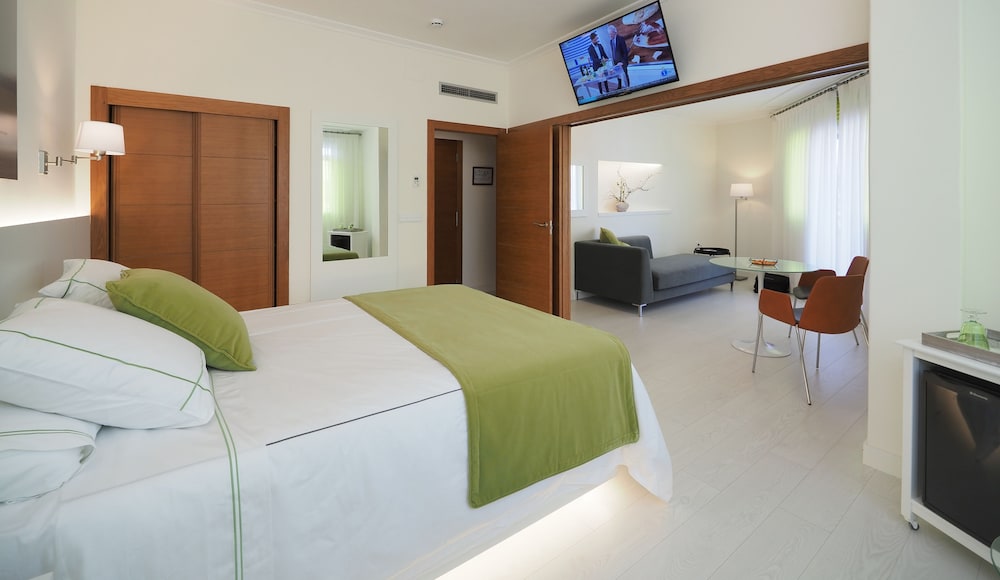 Superior Double Room, Balcony - Photo 2