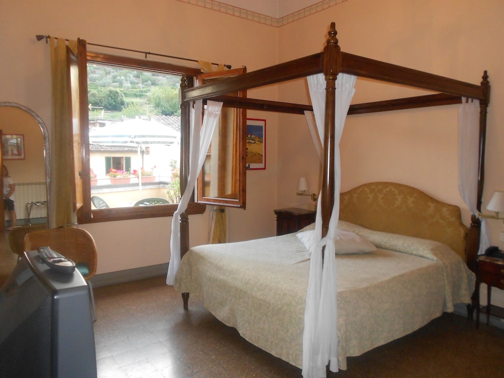Double Room - Photo 6