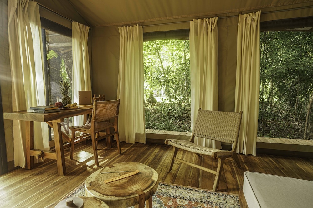 Jungle View Safari Tent with Ensuite Bathroom photo 3