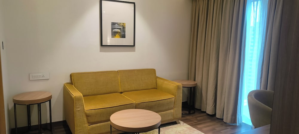 Suite, 2 Twin Beds - Photo 2
