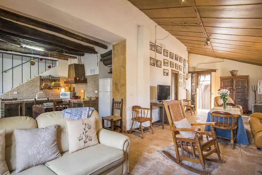 House, 4 Bedrooms (7 people)