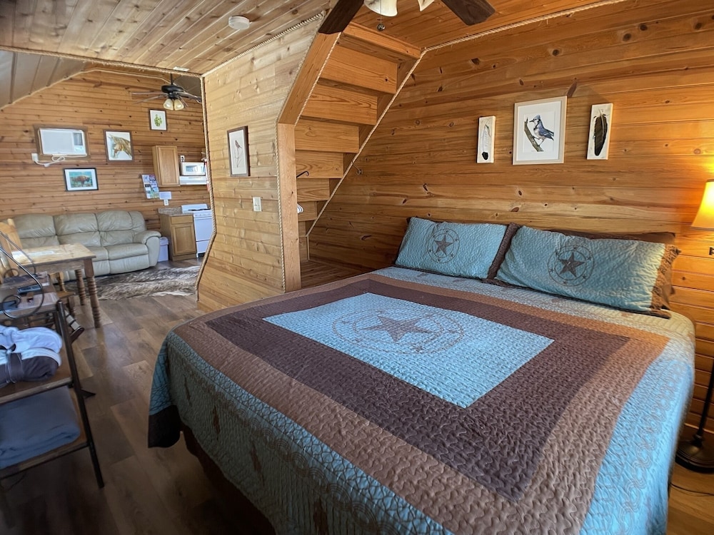 Tree House Cabin ** No Pets Allowed