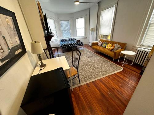 Family Room with Private Bathroom - Photo 11
