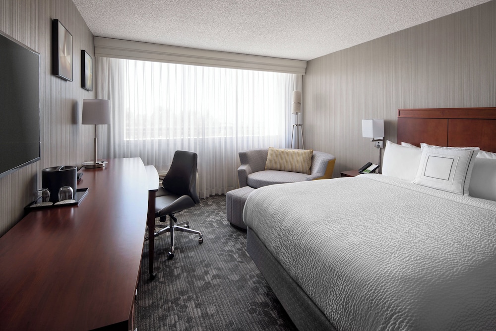 Room, 1 Queen Bed (Hearing Accessible) - Photo 3