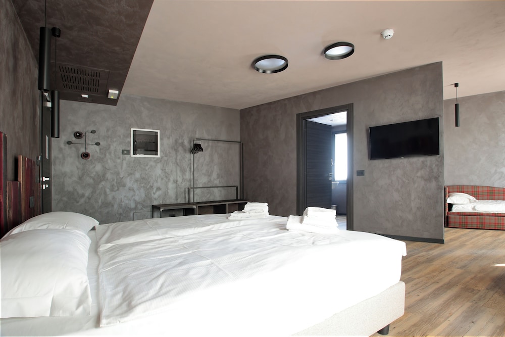 Quadruple Room - Photo 5