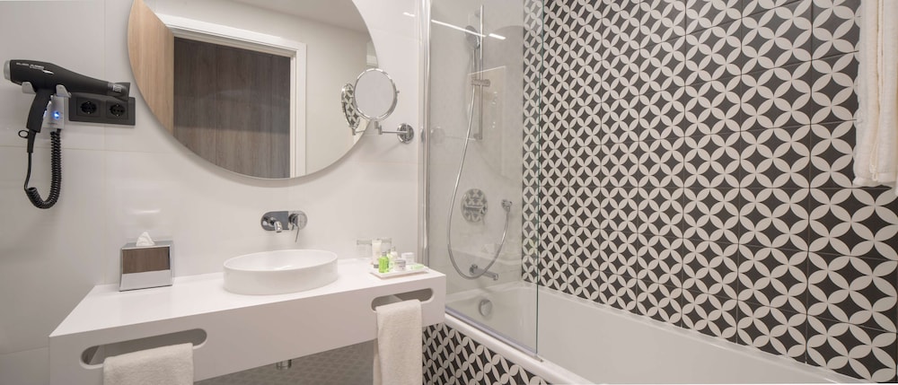 Standard Room - Photo 9
