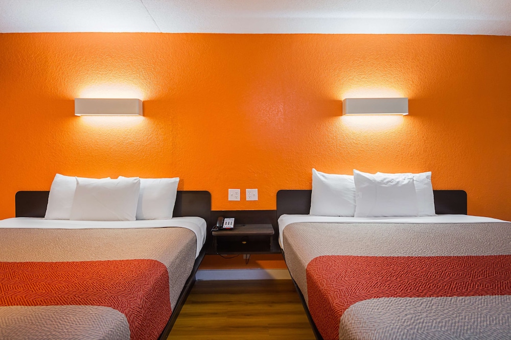 Standard Room, Multiple Beds, Non Smoking - Photo 5