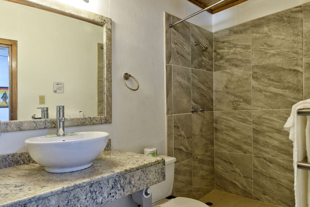 Basic Triple Room photo 3