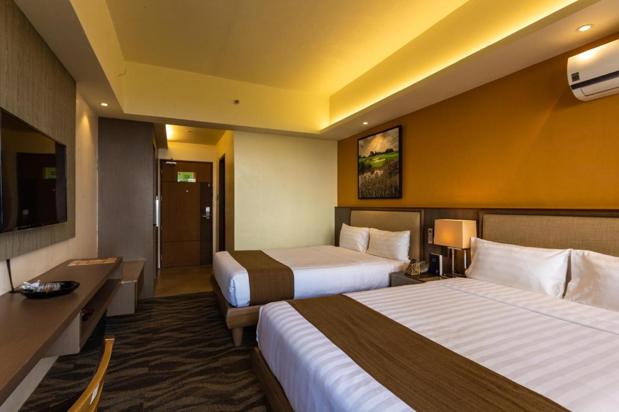Deluxe Double Room with Balcony photo 3