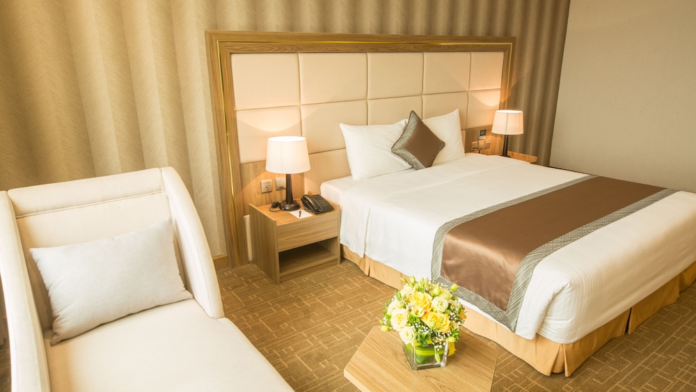 Deluxe King Room photo 2