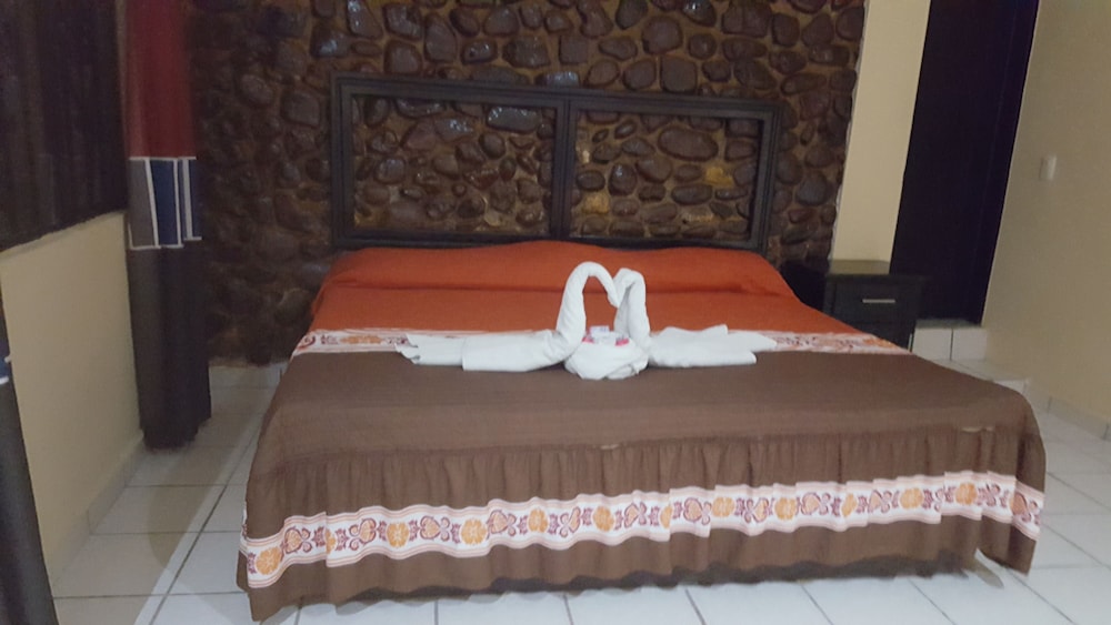 Family Room, Multiple Beds photo 3