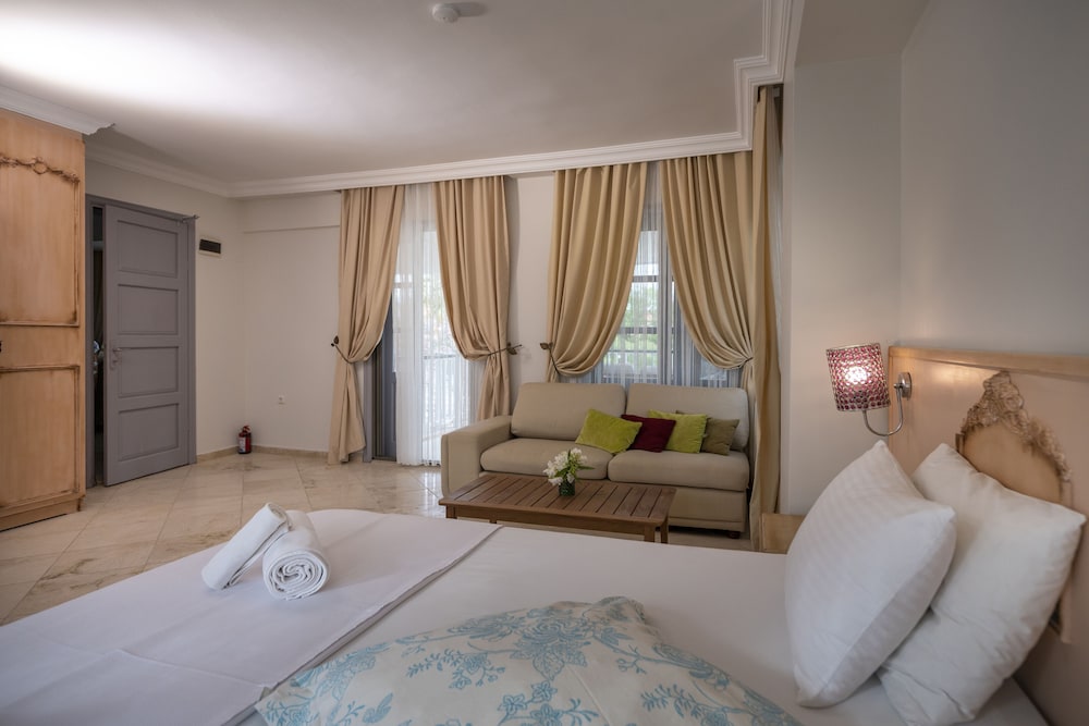 Honeymoon Room photo 1