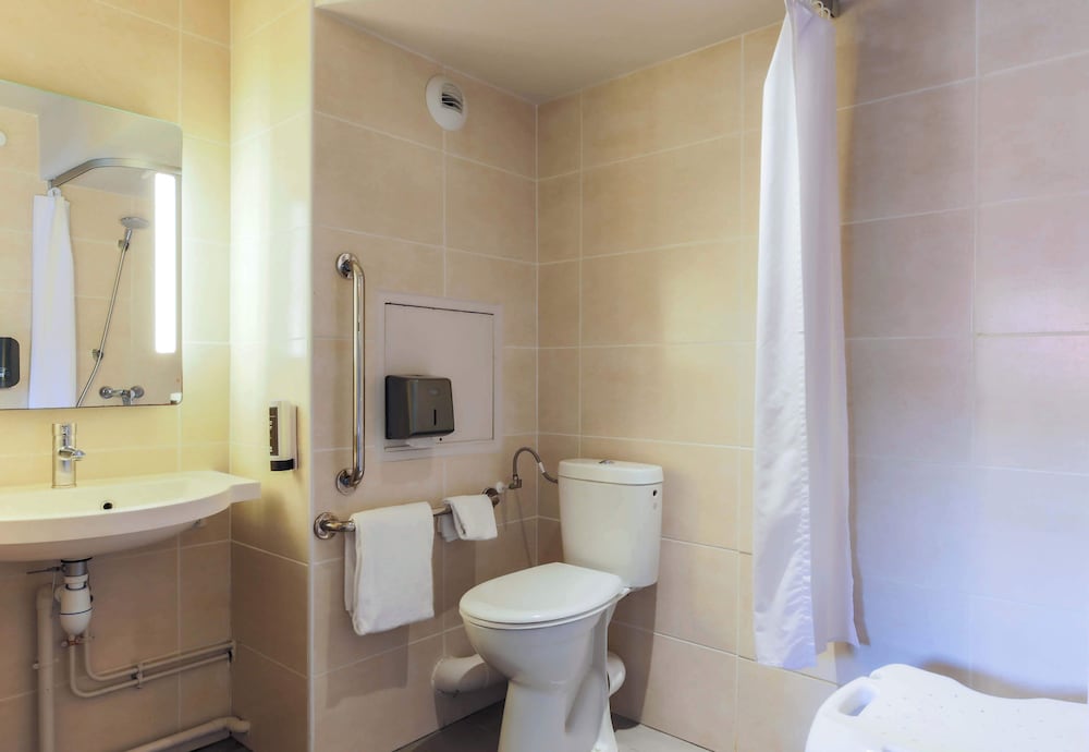 Double Room, Mobility Accessible - Photo 4