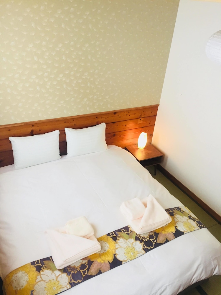 Deluxe Queen/Twin with Ensuite photo 1