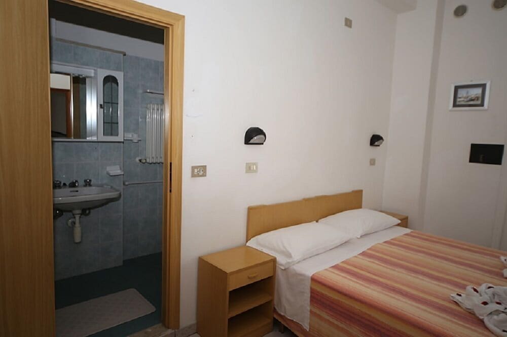 Economy Triple Room - Photo 1