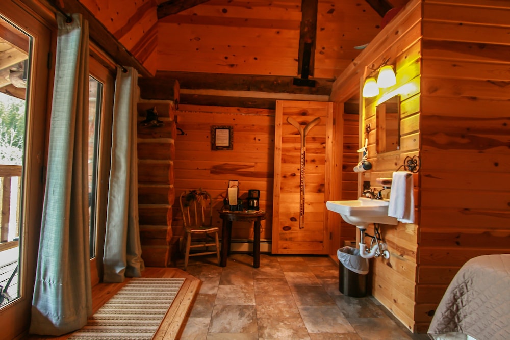 Standard Single Room, 1 Queen Bed, Mountain View (Winter) photo 3