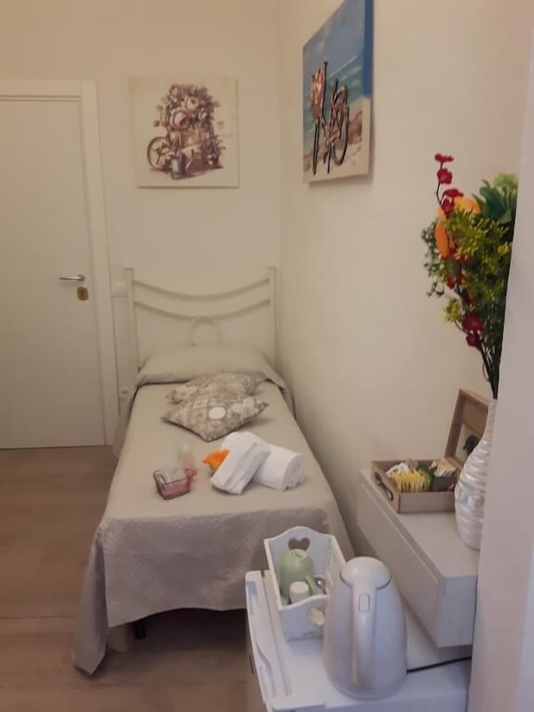 Basic Single Room, Shared Bathroom