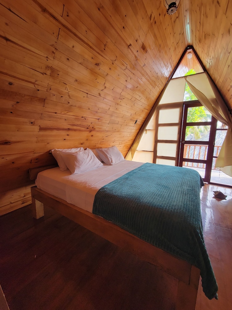 Luxury Cabin, 1 Bedroom, Air conditioning, Partial Ocean View