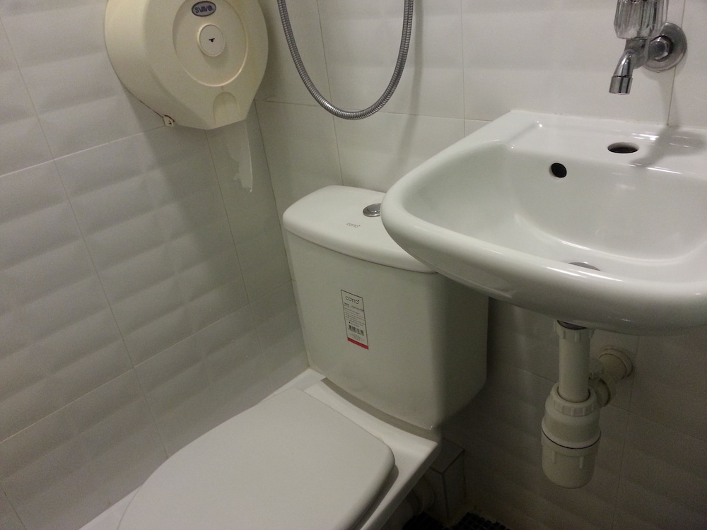 Economy Triple Room photo 3