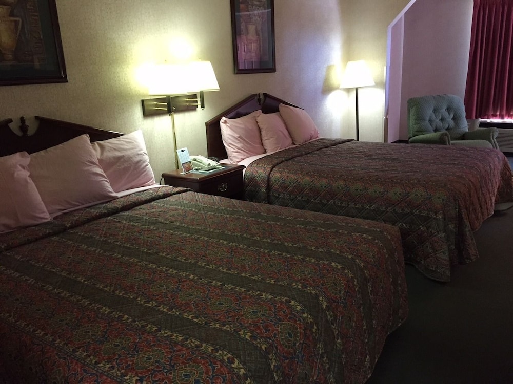 Suite, 2 Queen Beds photo 2
