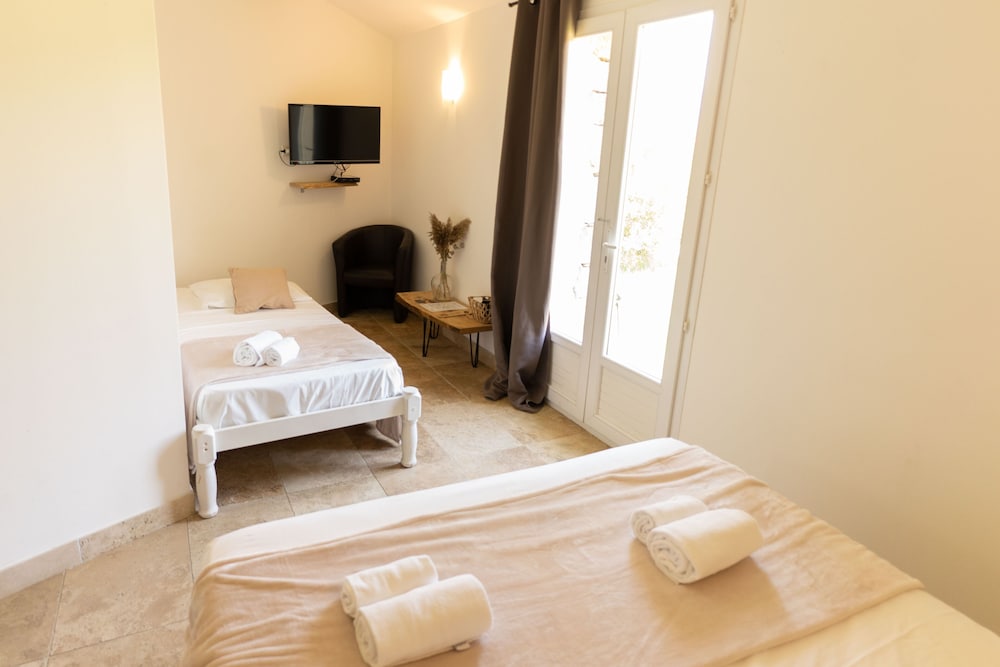 Standard Triple Room photo 3