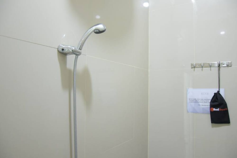 Deluxe Room - Photo 8