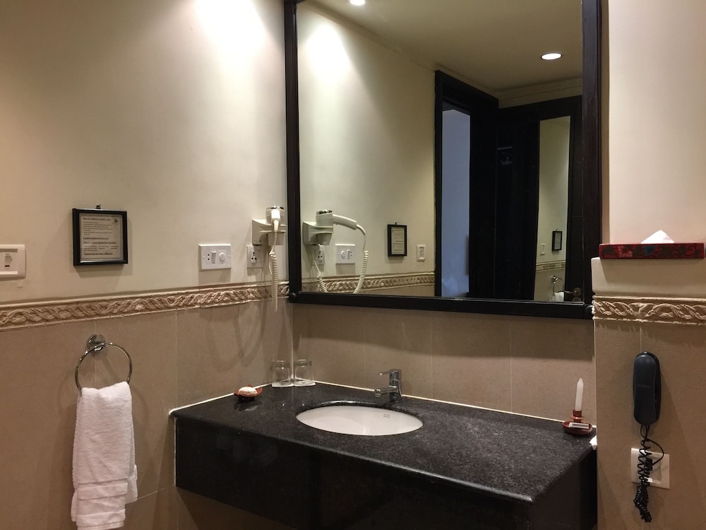 Club Room, 1 Bedroom, Courtyard View photo 2